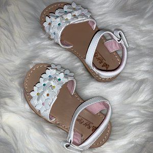 NWOB Baby Girl White Flower Strap Sandal Sz 6